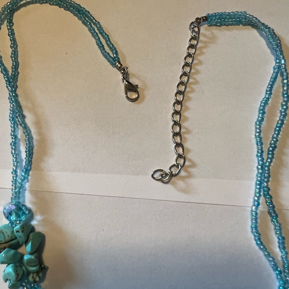 Blue howlite necklace with art glass pendant - Picture 4 of 6